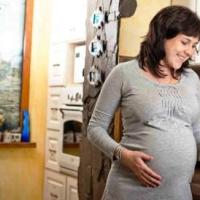 Кефир при беременности: влияние на организм и правила употребления